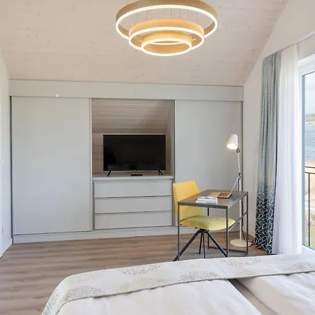 Neukamp 17d Schilfhuette *