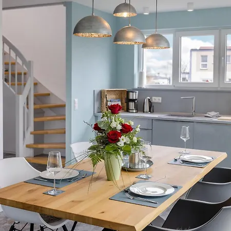 Neukamp 17d Schilfhuette *